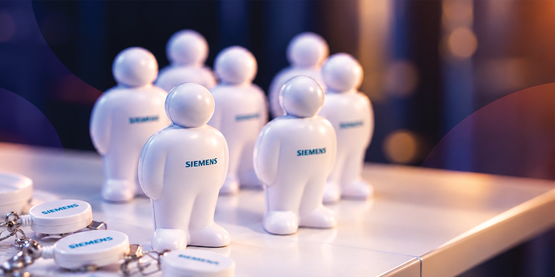 Branded figures and keyrings displayed on an event table